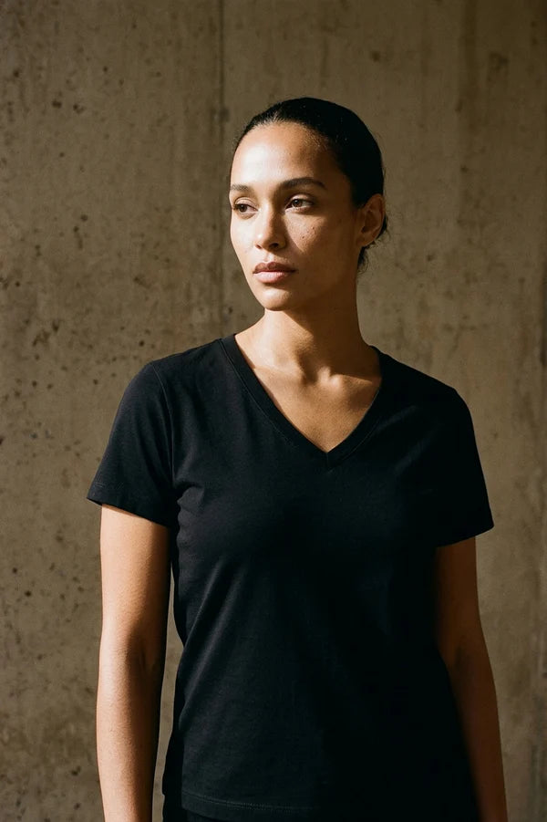 Silverlyne Doğal Tencel Kısa Kollu V Yaka T-Shirt Kadın Siyah